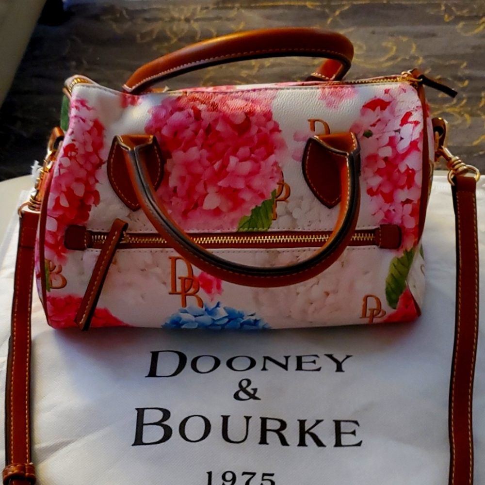 Dooney & Bourke Bag